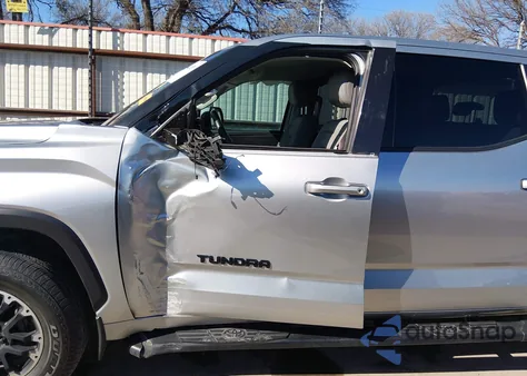 2022 Toyota Tundra Sr5 z USA, uszkodzony, nr VIN 5TFLA5AB6NX012739